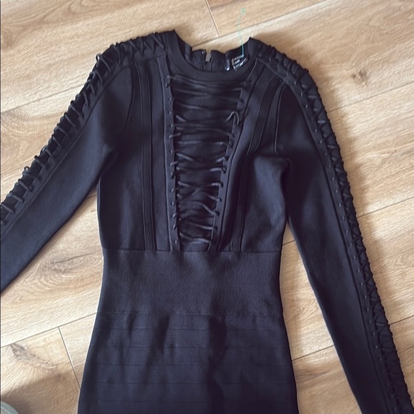 Black V-Neck Ruffled Long Sleeve Dress - Picture 7 of 10
